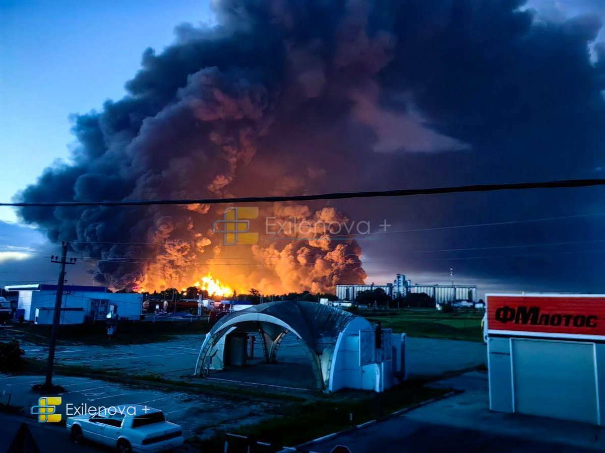 Ukrainian Strikes Cripple 43% of Russian Refining Capacity