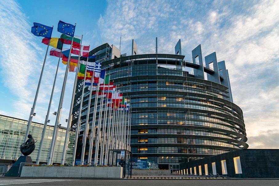 EU Lawmakers Expand Carbon Border Tax to Downstream Products
