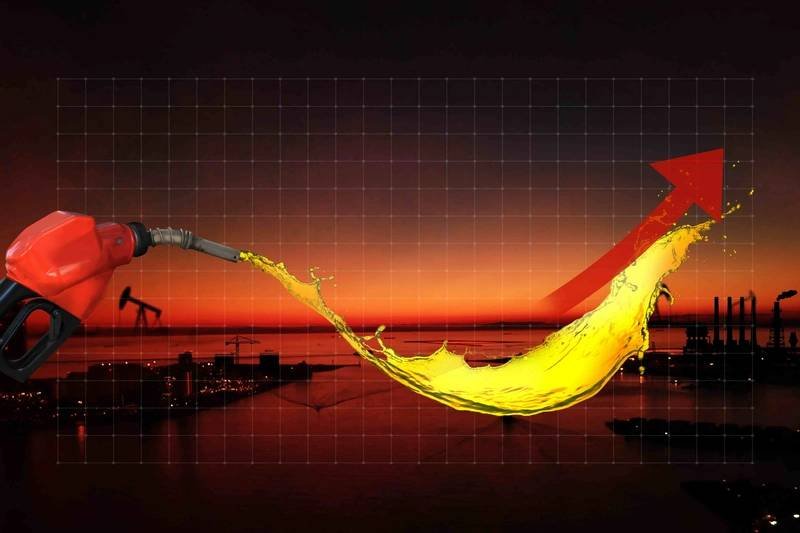 Oil Prices Dip as US-Iran Peace Prospects Emerge Amid Hormuz Tensions