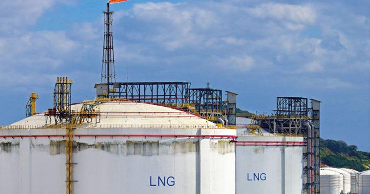Mozambique Urges Local Firms to Compete for $50 Billion LNG Boom