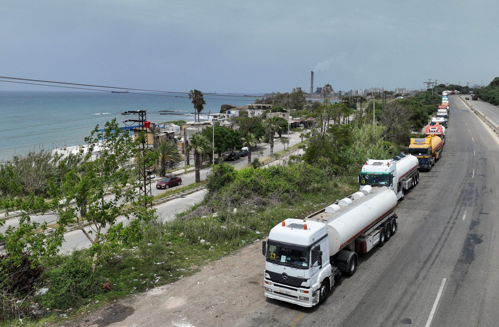 Iraq Bypasses Hormuz with Syria Trucking, Reshaping Gulf Oil Exports