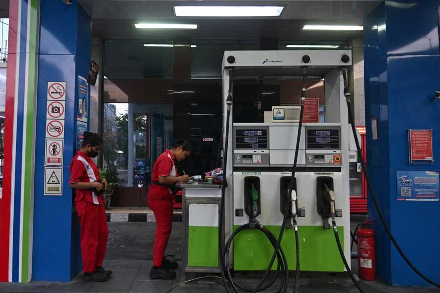 Indonesia Considers Limiting Subsidized Fuel for Luxury Cars