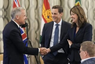 Canadian Leaders Forge West Coast Pipeline Deal