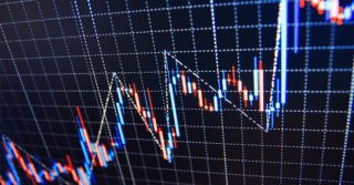 Oil Prices Advance Amid Conflicting Market Signals