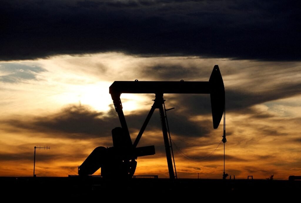 Oil prices hold firm as geopolitical sanctions meet evolving supply projections.