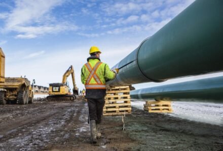 Federal and Alberta Governments Discuss New West Coast Pipeline
