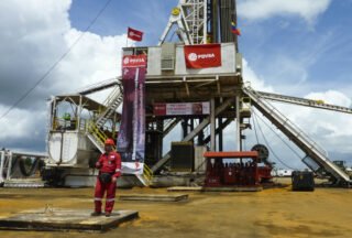 Venezuelan President Weighs Oil Offer for US Talks