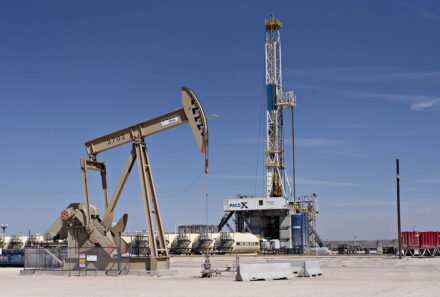 US Energy Sector Sees Drilling Activity Slowdown Amid Record Production