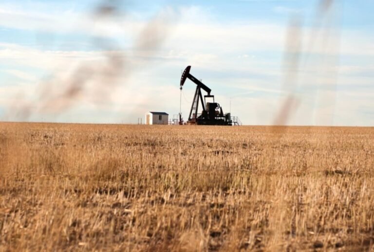 Canadian Crude Discount Widens to Eight-Month Low