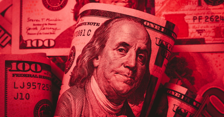 Saudi Arabia Lowers Flagship Oil Price