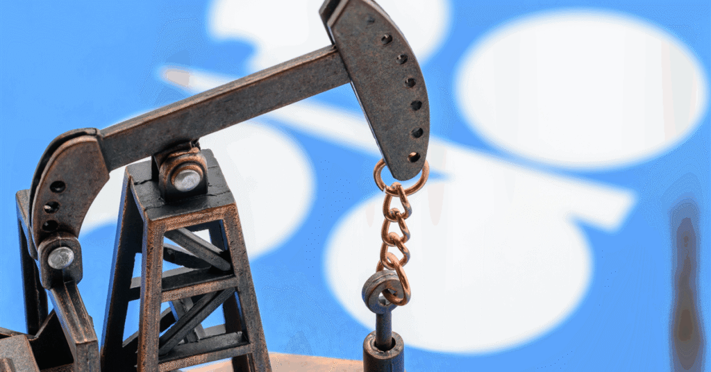 Global oil markets on edge, anticipating OPEC+ decisions that will shape future supply and prices.