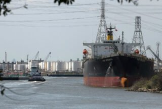 Mexico Weighs Fuel Aid to Cuba Amid U.S. Tariff Warnings