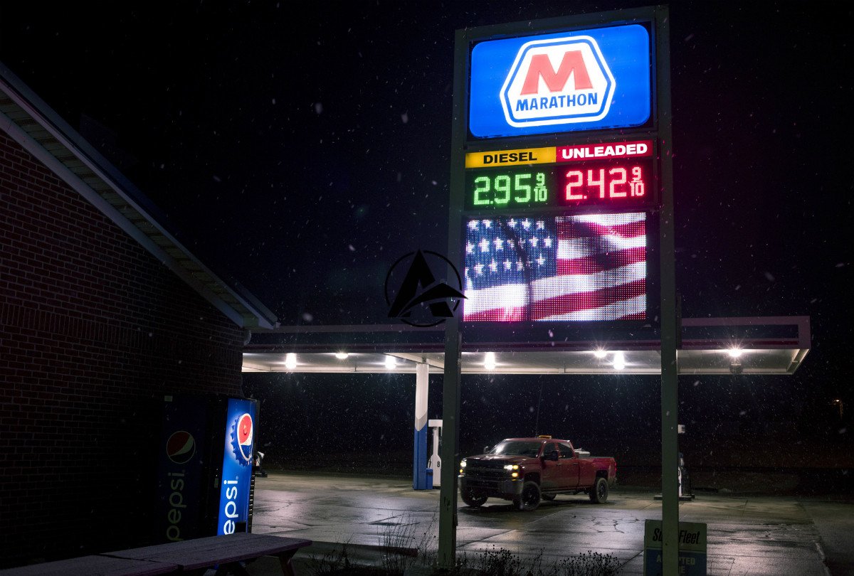 National Refinery Agreement Reached, Strike Avoided