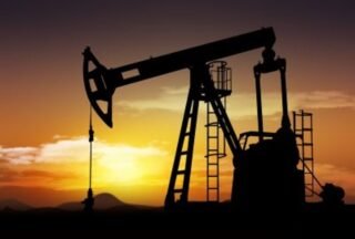 Global Oil Prices Decline Amid Inventory Surge and Geopolitical Focus