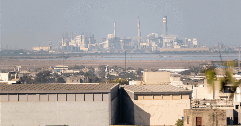 Uniper's landmark decade-long LNG deal ensures vital energy supply for Gujarat's future.