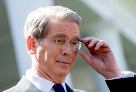 U.S. Considers Lifting Sanctions on Iranian Oil Stockpiles