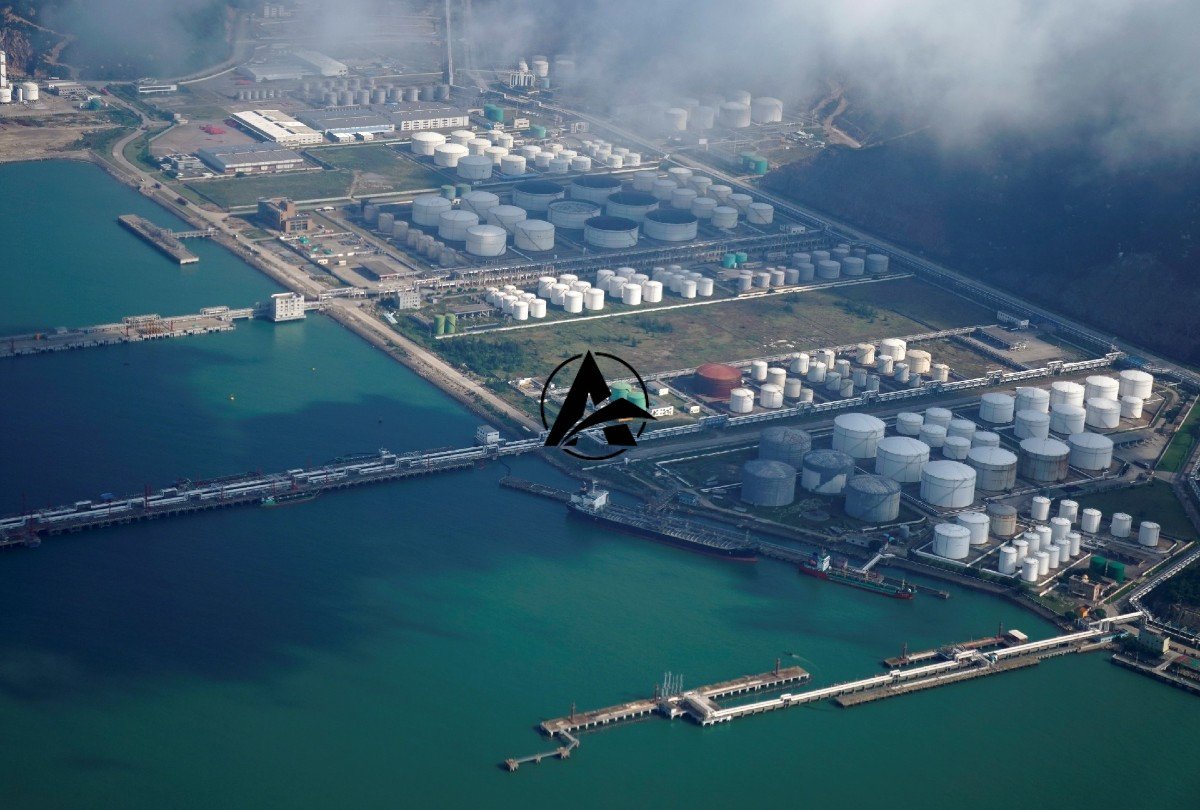 China’s March Oil Stockpile Growth Contrasts Global Trends